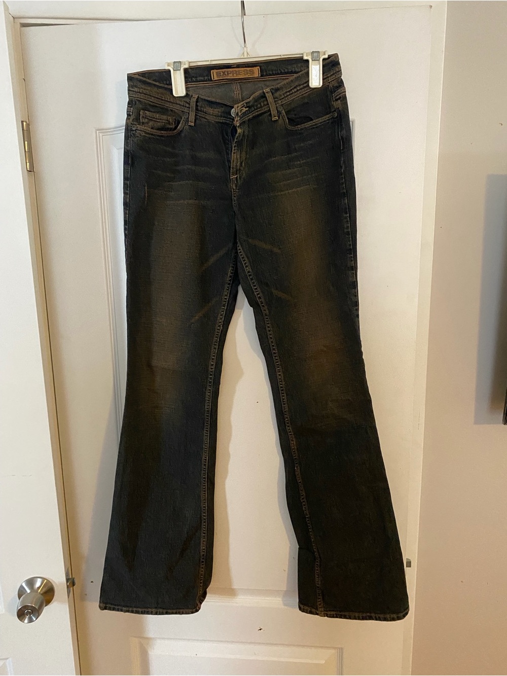 Express Women's Flared Jeans in vintage Wash-Long